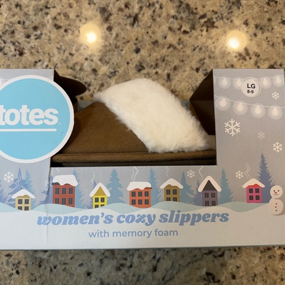 Totes Women's Brown Slippers with White Lining NWT - Picture 1 of 5
